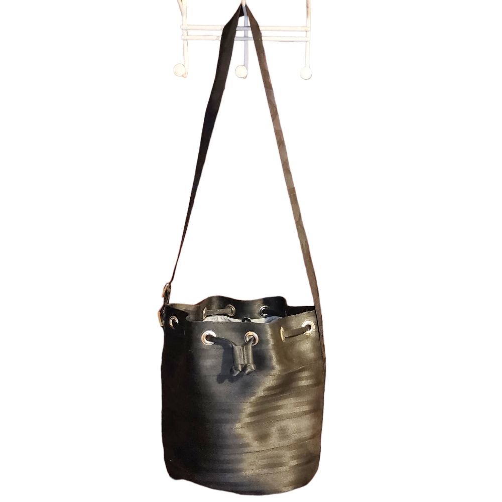 Harveys seatbelt bucket bag berkley style. Edgy rocker large handbag